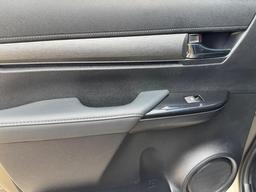 Toyota Hilux 2.8 D-4D Invincible X Auto 4WD Euro 6 (s/s) 4dr at 31th