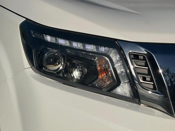 Nissan Navara 2.3 dCi Tekna 4WD Euro 6 (s/s) 4dr