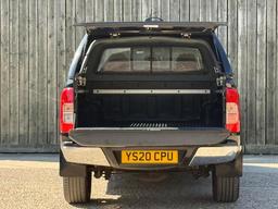 Nissan Navara 2.3 dCi Tekna 4WD Euro 6 (s/s) 4dr at 18th