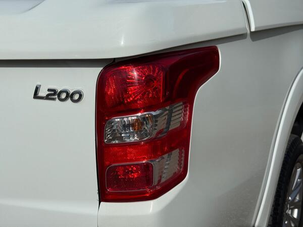 Mitsubishi L200 2.4 DI-D DC Warrior 4WD Euro 6 4dr