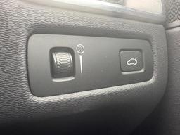 Volvo XC60 2.0 B5 MHEV Momentum Auto Euro 6 (s/s) 5dr at 39th
