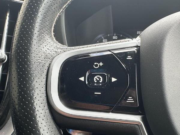 Volvo XC60 2.0 D4 R-Design Pro Auto AWD Euro 6 (s/s) 5dr