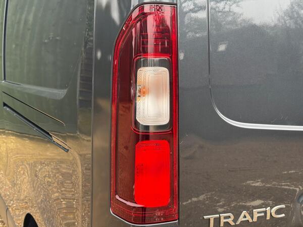 Renault Trafic 2.0 dCi ENERGY 30 Sport Crew Van EDC LWB Euro 6 (s/s) 6dr