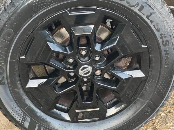 Nissan Navara 2.3 dCi N-Guard Auto 4WD Euro 6 4dr