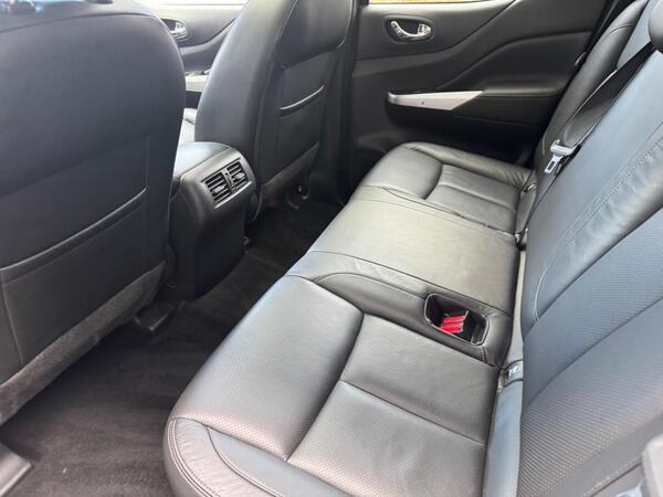 Nissan Navara 2.3 dCi Tekna 4WD Euro 5 4dr