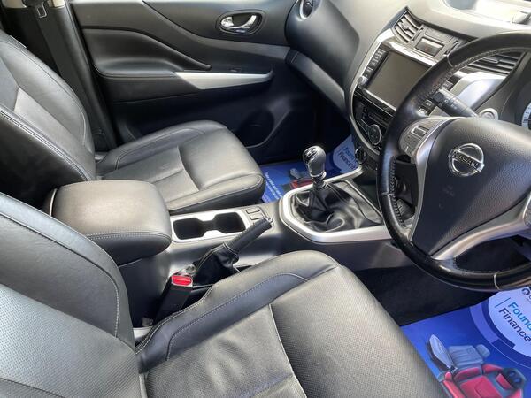 Nissan Navara 2.3 dCi Tekna 4WD Euro 6 (s/s) 4dr