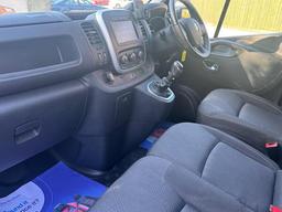 Renault Trafic 2.0 dCi ENERGY 30 Sport LWB Standard Roof Euro 6 (s/s) 5dr at 2th