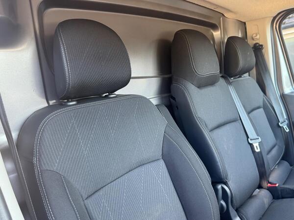 Renault Trafic 2.0 dCi ENERGY 30 Sport LWB Standard Roof Euro 6 (s/s) 5dr