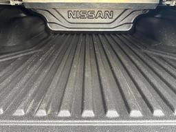 Nissan Navara 2.3 dCi Tekna Auto 4WD Euro 6 4dr at 13th