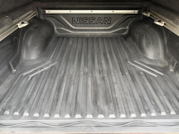 Nissan Navara 2.3 dCi Tekna 4WD Euro 6 (s/s) 4dr