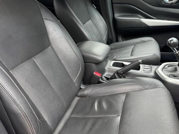 Nissan Navara 2.3 dCi Tekna 4WD Euro 6 (s/s) 4dr