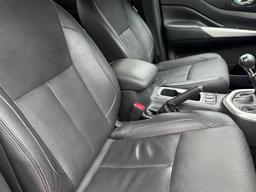Nissan Navara 2.3 dCi Tekna 4WD Euro 6 (s/s) 4dr at 26th