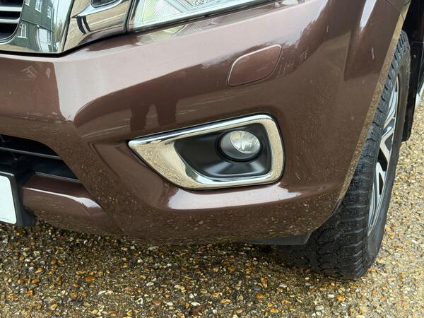 Nissan Navara 2.3 dCi Tekna 4WD Euro 6 (s/s) 4dr