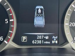 Nissan Navara 2.3 dCi Tekna Auto 4WD Euro 6 4dr at 35th