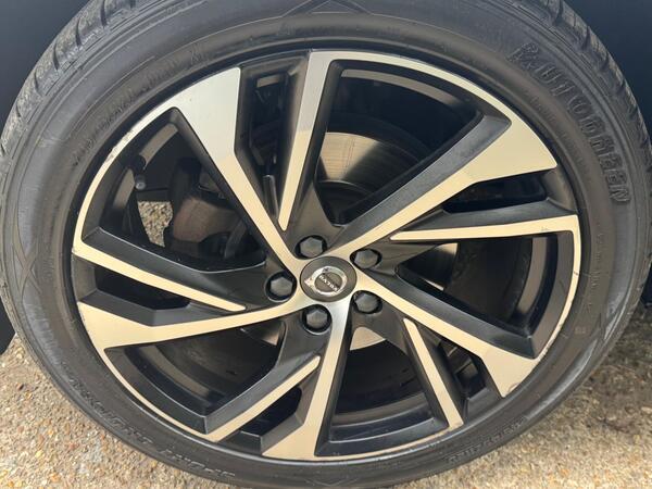 Volvo XC40 2.0 B4 MHEV R-Design Pro Auto Euro 6 (s/s) 5dr