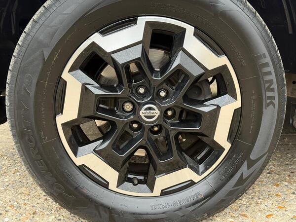 Nissan Navara 2.3 dCi Tekna Auto 4WD Euro 6 4dr