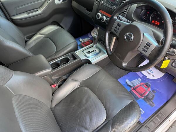 Nissan Navara 2.5 dCi Tekna Auto 4WD Euro 5 4dr