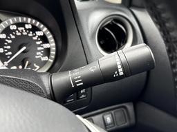 Nissan Navara 2.3 dCi N-Guard Auto 4WD Euro 6 4dr at 25th