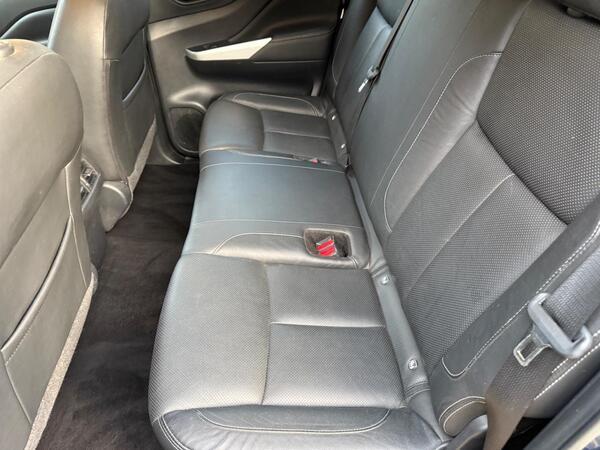 Nissan Navara 2.3 dCi Tekna Auto 4WD Euro 6 4dr