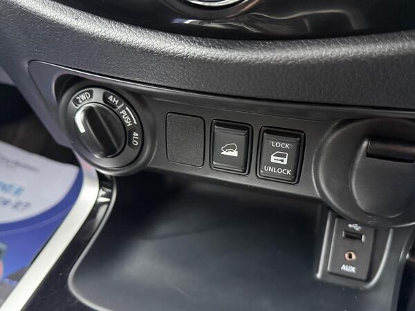 Nissan Navara 2.3 dCi Tekna Auto 4WD Euro 6 4dr