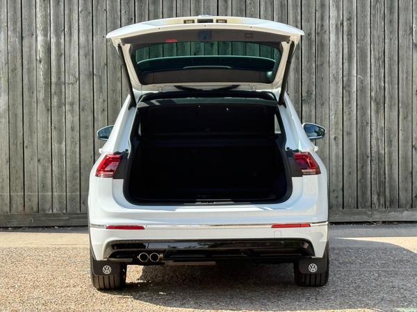 Volkswagen Tiguan 2.0 TDI R-Line Tech DSG 4Motion Euro 6 (s/s) 5dr