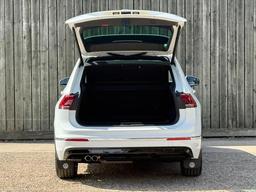 Volkswagen Tiguan 2.0 TDI R-Line Tech DSG 4Motion Euro 6 (s/s) 5dr at 36th