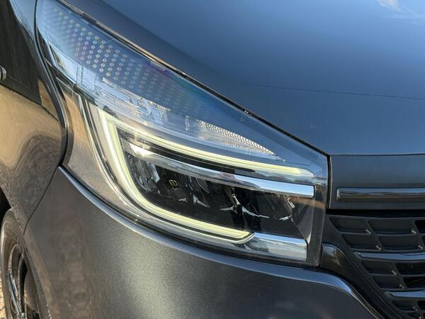 Renault Trafic 2.0 dCi ENERGY 28 Black Edition EDC SWB Standard Roof Euro 6 (s/s) 5dr