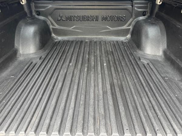 Mitsubishi L200 2.4 DI-D DC Barbarian Black Auto 4WD Euro 6 4dr (Roll Top)