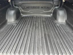 Mitsubishi L200 2.4 DI-D DC Barbarian Black Auto 4WD Euro 6 4dr (Roll Top) at 48th