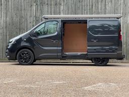 Renault Trafic 2.0 dCi ENERGY 28 Black Edition SWB Standard Roof Euro 6 (s/s) 5dr at 29th