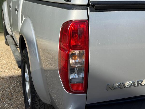 Nissan Navara 2.5 dCi Tekna Auto 4WD Euro 5 4dr