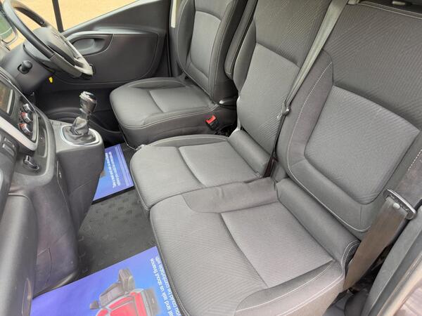 Renault Trafic 2.0 dCi ENERGY 28 Sport SWB Standard Roof Euro 6 (s/s) 5dr