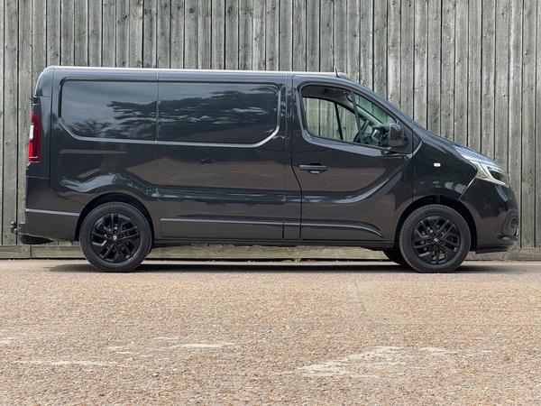 Renault Trafic 2.0 dCi ENERGY 28 Black Edition SWB Standard Roof Euro 6 (s/s) 5dr