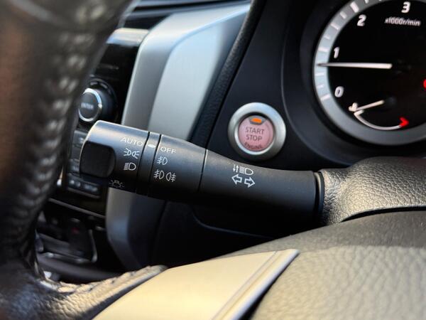 Nissan Navara 2.3 dCi Tekna 4WD Euro 6 (s/s) 4dr