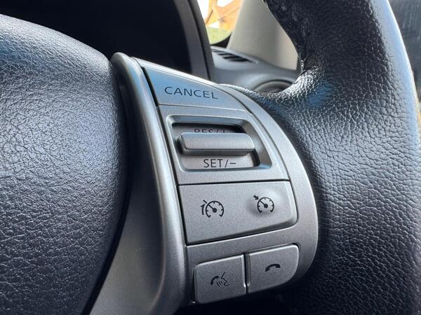 Nissan Navara 2.3 dCi Tekna Auto 4WD Euro 6 4dr