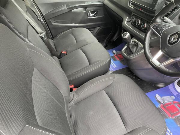 Renault Trafic 2.0 dCi Blue SL28 Sport L1 H1 Euro 6 (s/s) 5dr
