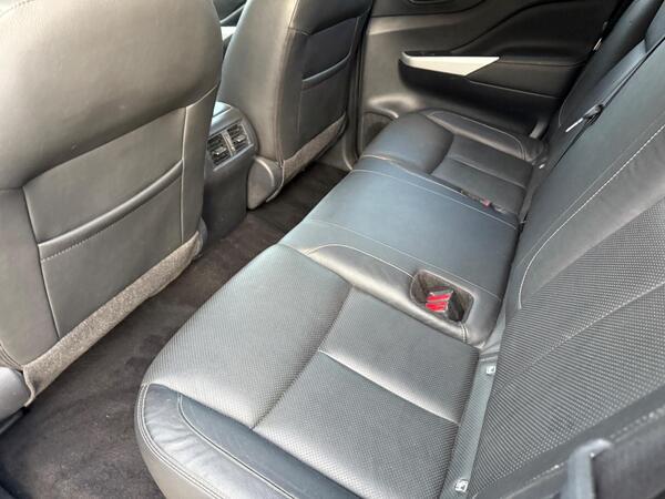 Nissan Navara 2.3 dCi Tekna Auto 4WD Euro 6 4dr