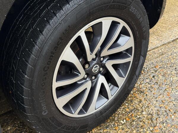 Nissan Navara 2.3 dCi Tekna 4WD Euro 6 (s/s) 4dr