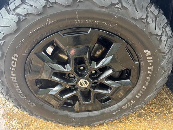 Nissan Navara 2.3 dCi N-Guard Auto 4WD Euro 6 4dr