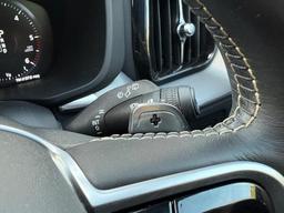Volvo XC60 2.0 D4 R-Design Auto Euro 6 (s/s) 5dr at 34th