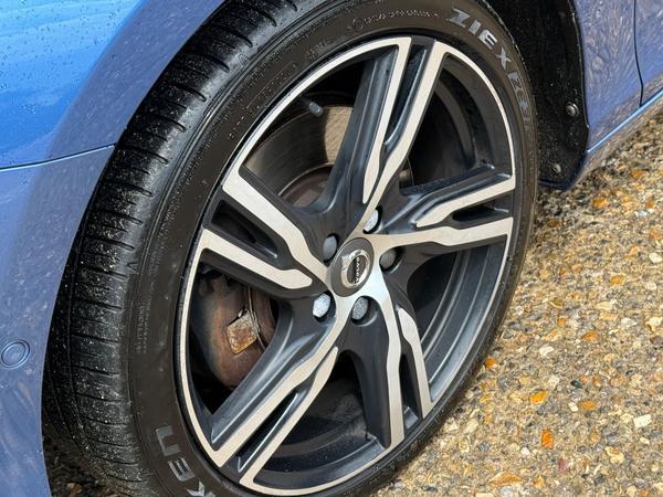 Volvo V40 2.0 D3 R-Design Edition Auto Euro 6 (s/s) 5dr