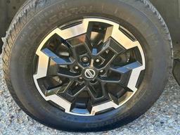 Nissan Navara 2.3 dCi Tekna Auto 4WD Euro 6 4dr at 27th