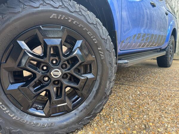 Nissan Navara 2.3 dCi N-Guard Auto 4WD Euro 6 4dr