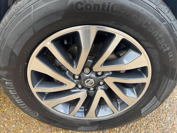 Nissan Navara 2.3 dCi Tekna Auto 4WD Euro 6 4dr