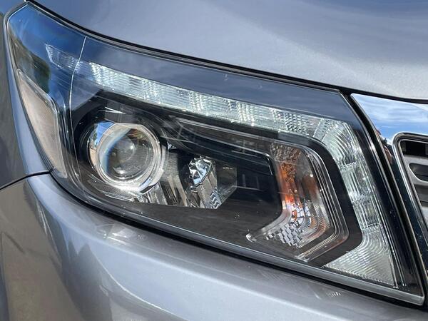 Nissan Navara 2.3 dCi Tekna 4WD Euro 6 (s/s) 4dr