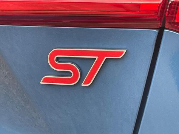 Ford Focus 2.3T EcoBoost ST Euro 6 (s/s) 5dr
