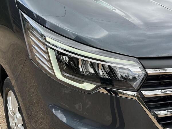 Renault Trafic 2.0 dCi Blue LL30 Sport Crew Van L2 H1 Euro 6 (s/s) 6dr