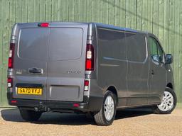 Renault Trafic 2.0 dCi ENERGY 30 Sport LWB Standard Roof Euro 6 (s/s) 5dr at 3th