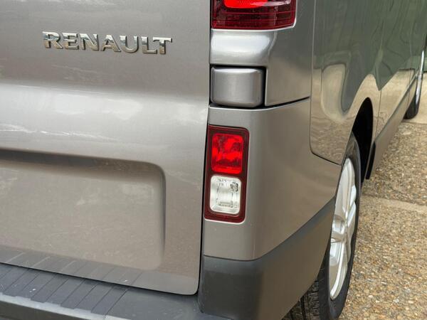 Renault Trafic 2.0 dCi ENERGY 28 Sport SWB Standard Roof Euro 6 (s/s) 5dr