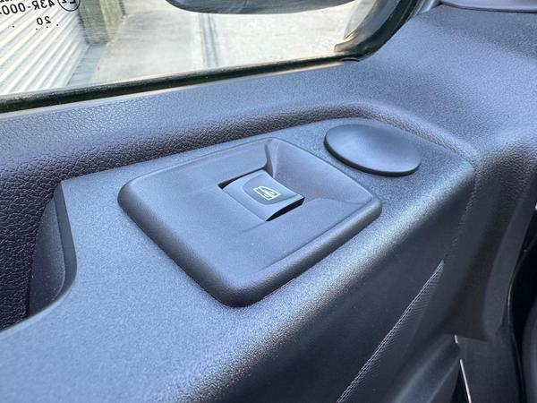 Renault Trafic 2.0 dCi ENERGY 28 Black Edition SWB Standard Roof Euro 6 (s/s) 5dr